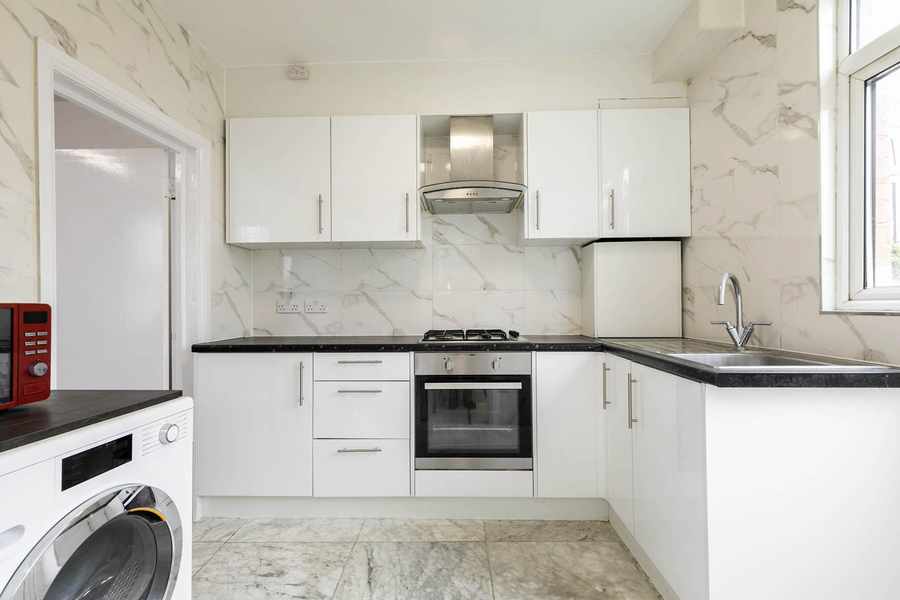 			3 Bedroom, 1 bath, 1 reception Flat			 Newton Road, Cricklewood NW2
